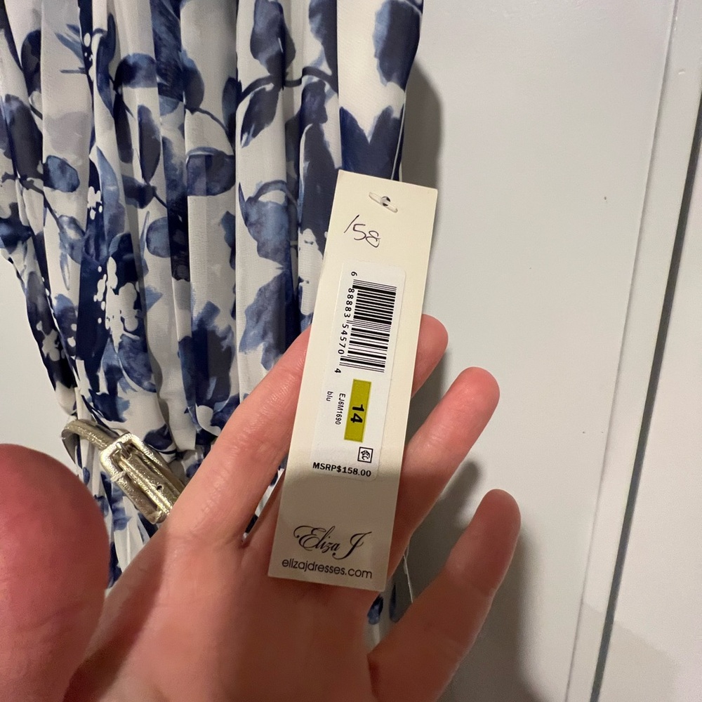 ✨ NWT Eliza J Floral Pleated Maxi Dress – Size 14 ✨ - Picture 4 of 8